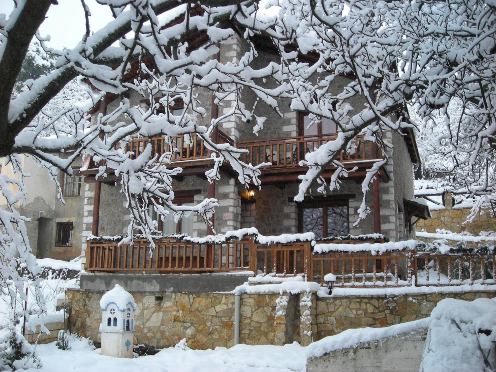 Theasis Suites-Ορεινή Φιλοξενία Kato Sinikia Trikalon Exterior foto