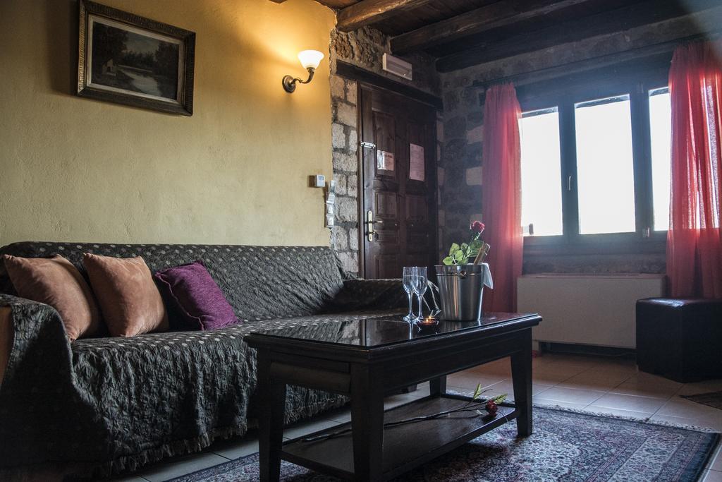 Theasis Suites-Ορεινή Φιλοξενία Kato Sinikia Trikalon Exterior foto